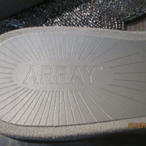 Array Gold Floral Sandals - Picture 4 of 5